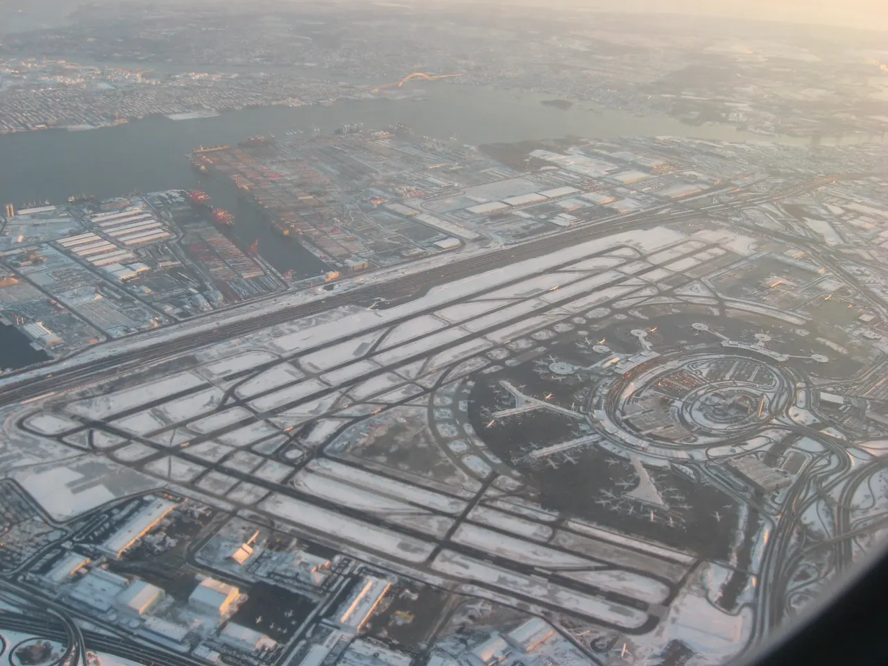 Toàn cảnh sân bay Newark Liberty nhìn từ trên cao
