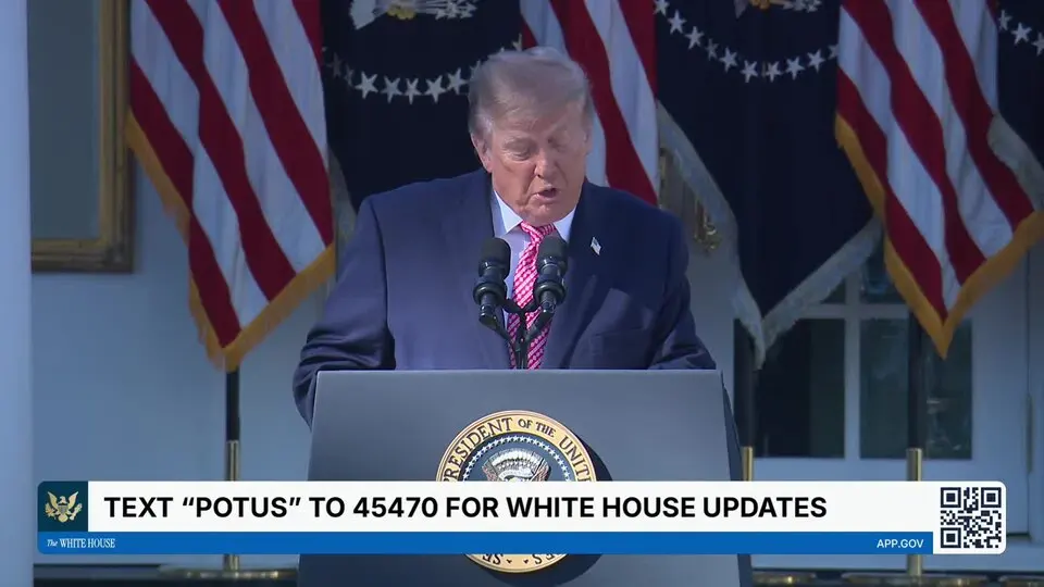 Tổng thống Donald Trump và Đệ nhất phu nhân Melania Trump tại lễ ký sắc lệnh về sức khỏe phụ nữ ngày 19 tháng 10 năm 2026