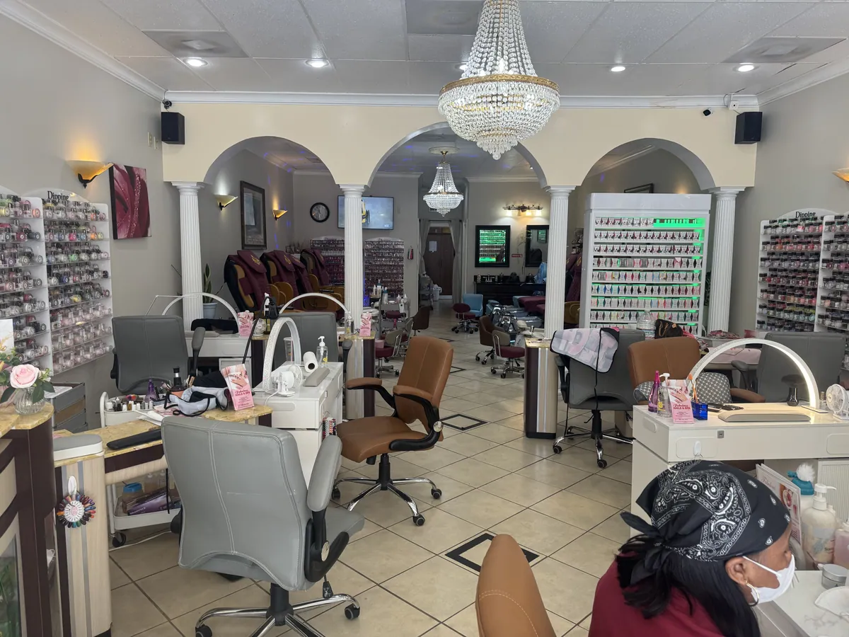 Hình rao vặt: CẦN SANG TIỆM NAIL