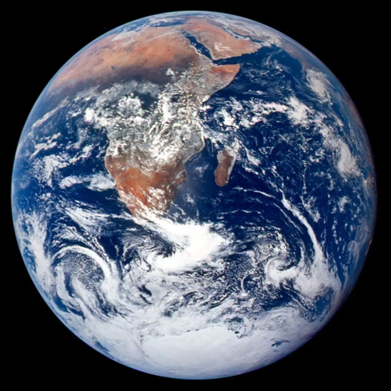 Trái Đất nhìn từ không gian trong ảnh Blue Marble của Apollo 17