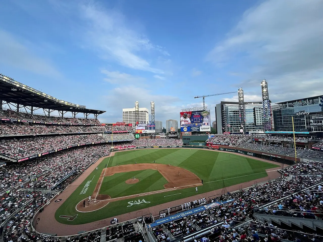 Khán đài Truist Park trong một trận bóng chày Atlanta Braves năm 2025